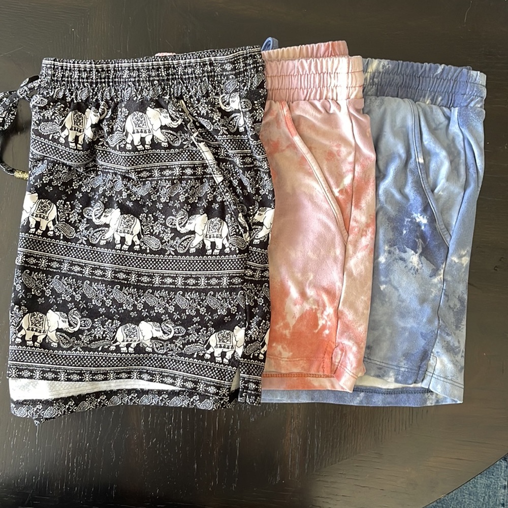 Bundle of 3 Mudd shorts